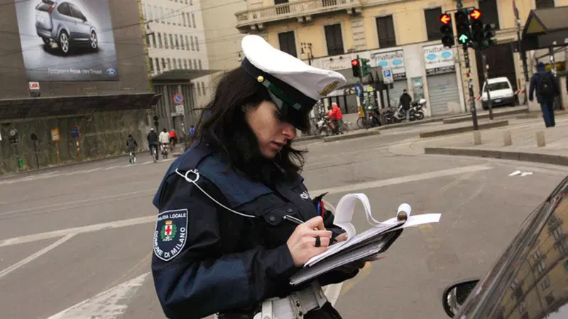 Milano, multe via App, il giudice "Ha numerose lacune e il cittadino viene danneggiato"   