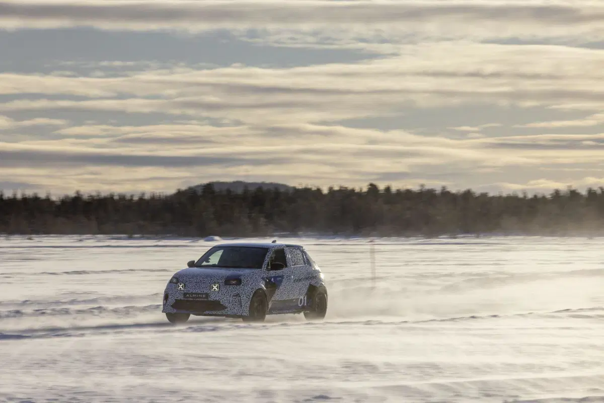 Alpine A290, l’elettrica sportiva di Renault R5 completa i test sulla neve (7)