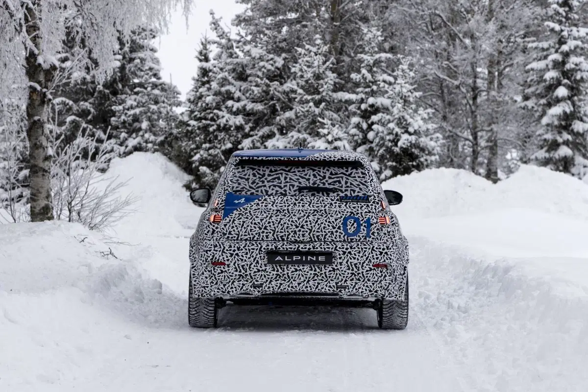 Alpine A290, l’elettrica sportiva di Renault R5 completa i test sulla neve (8)