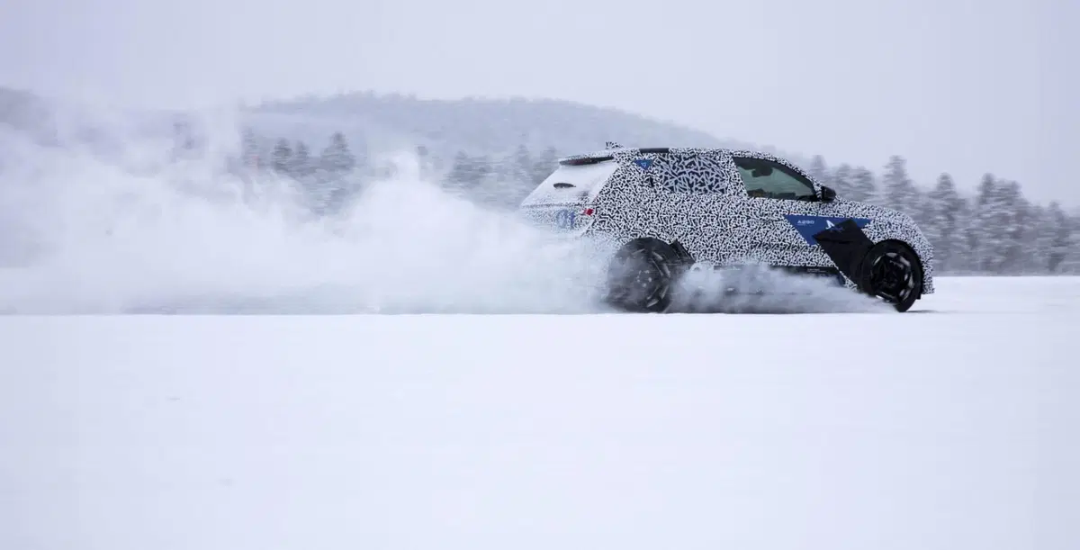Alpine A290, l’elettrica sportiva di Renault R5 completa i test sulla neve (9)