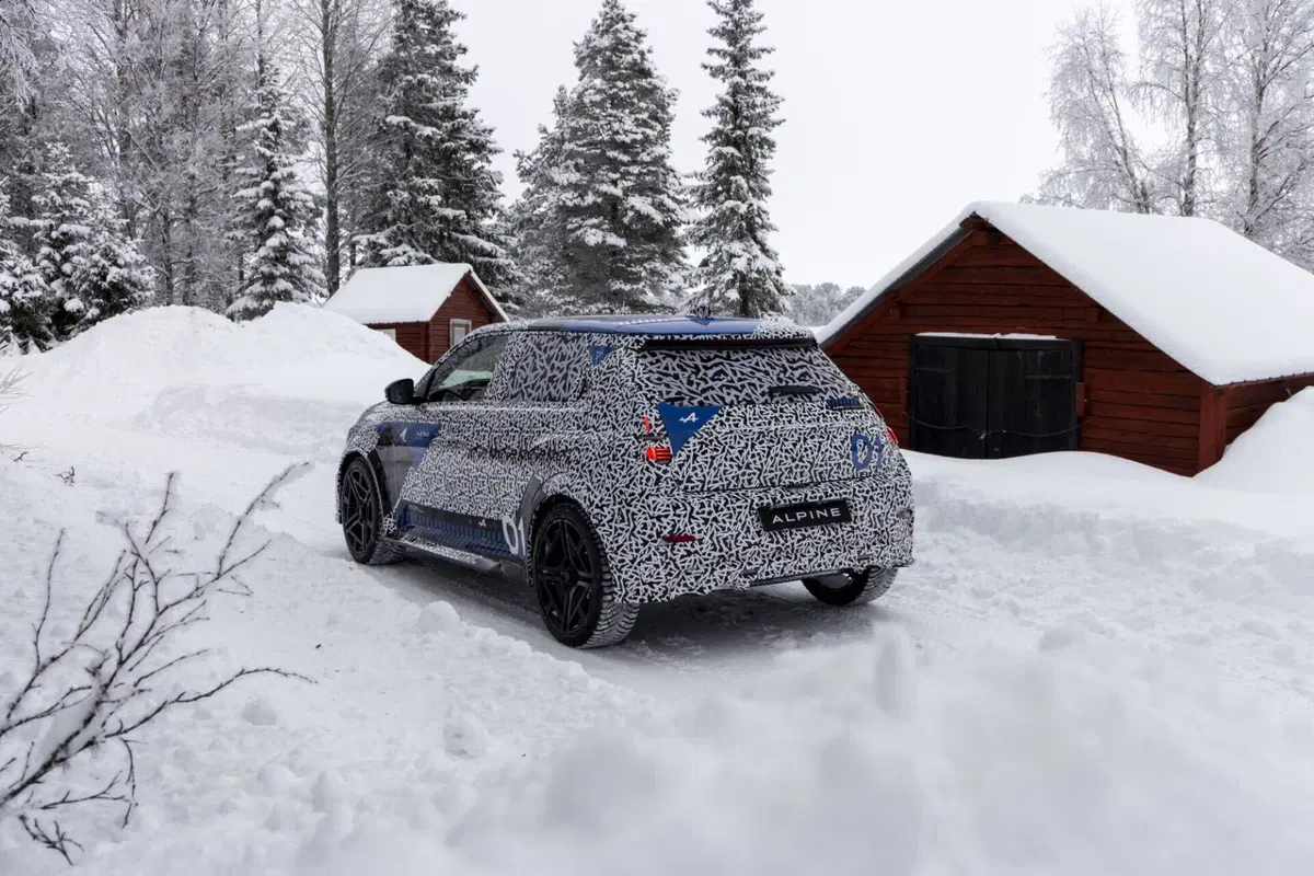 Alpine A290, l’elettrica sportiva di Renault R5 completa i test sulla neve (10)