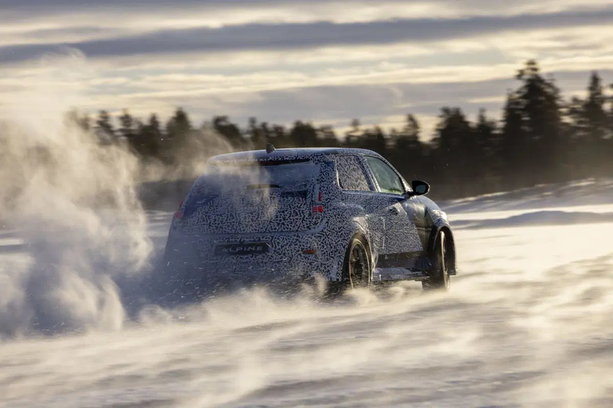 Alpine A290, l’elettrica sportiva di Renault R5 completa i test sulla neve (14)