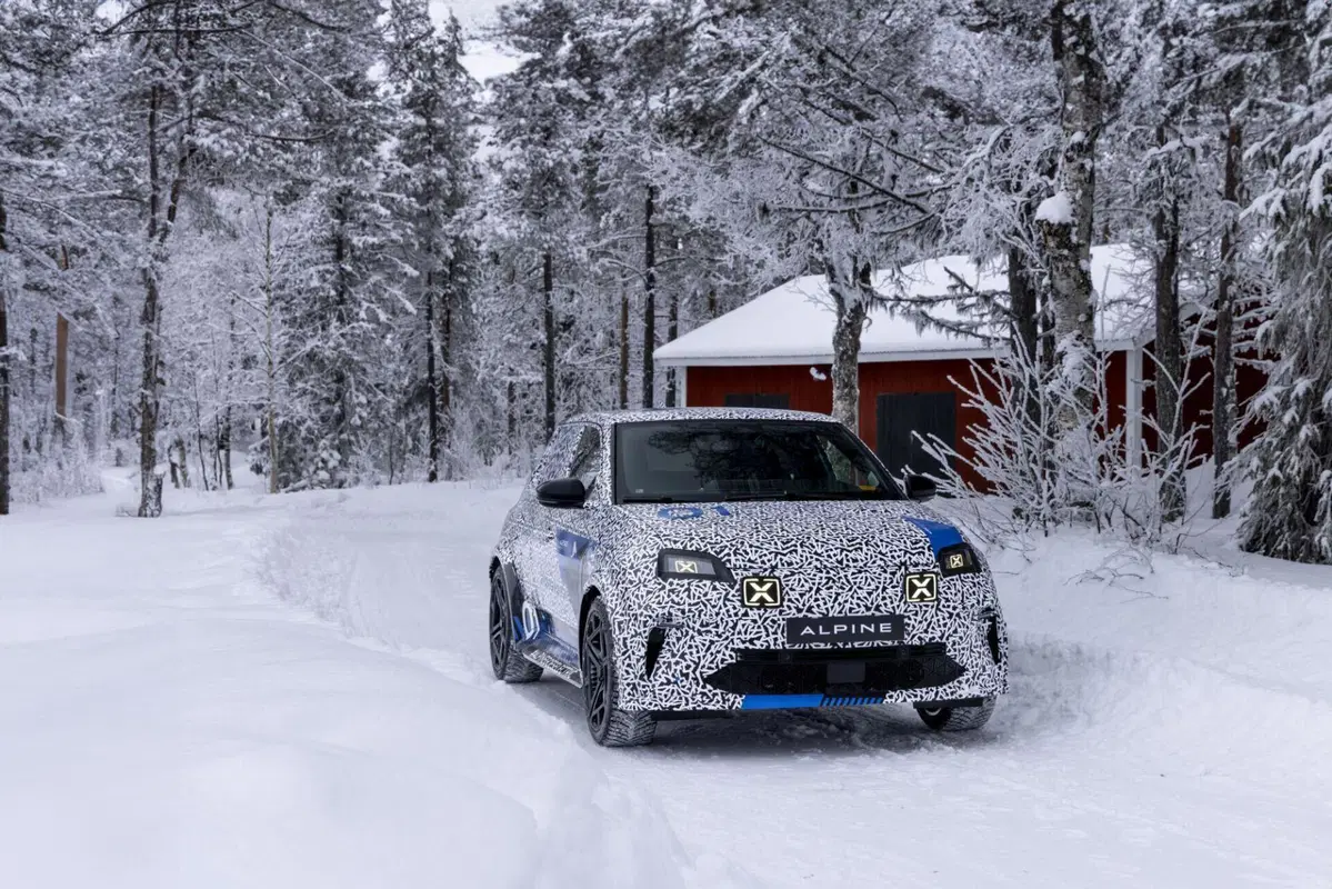 Alpine A290, l’elettrica sportiva di Renault R5 completa i test sulla neve (21)