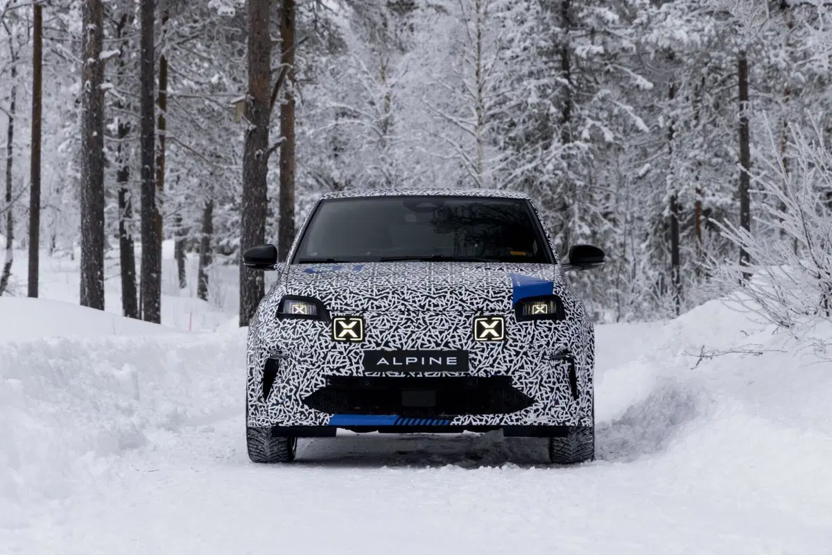 Alpine A290, l’elettrica sportiva di Renault R5 completa i test sulla neve (25)