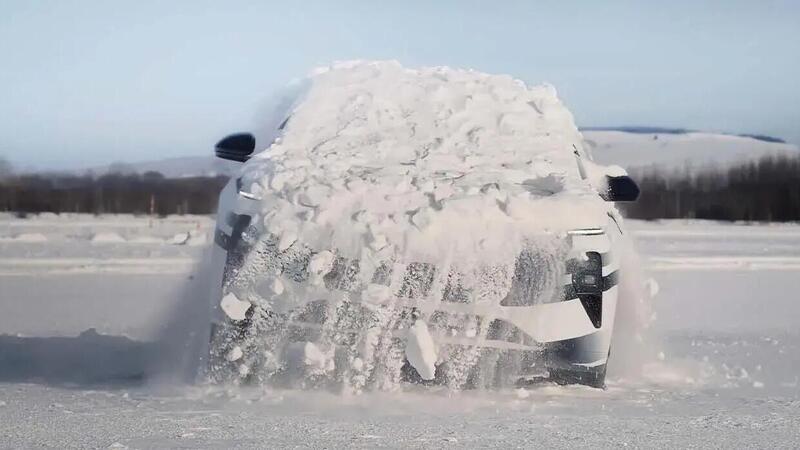 Nio ET9: l&#039;elettrica cinese si scrolla la neve di dosso da sola [VIDEO]