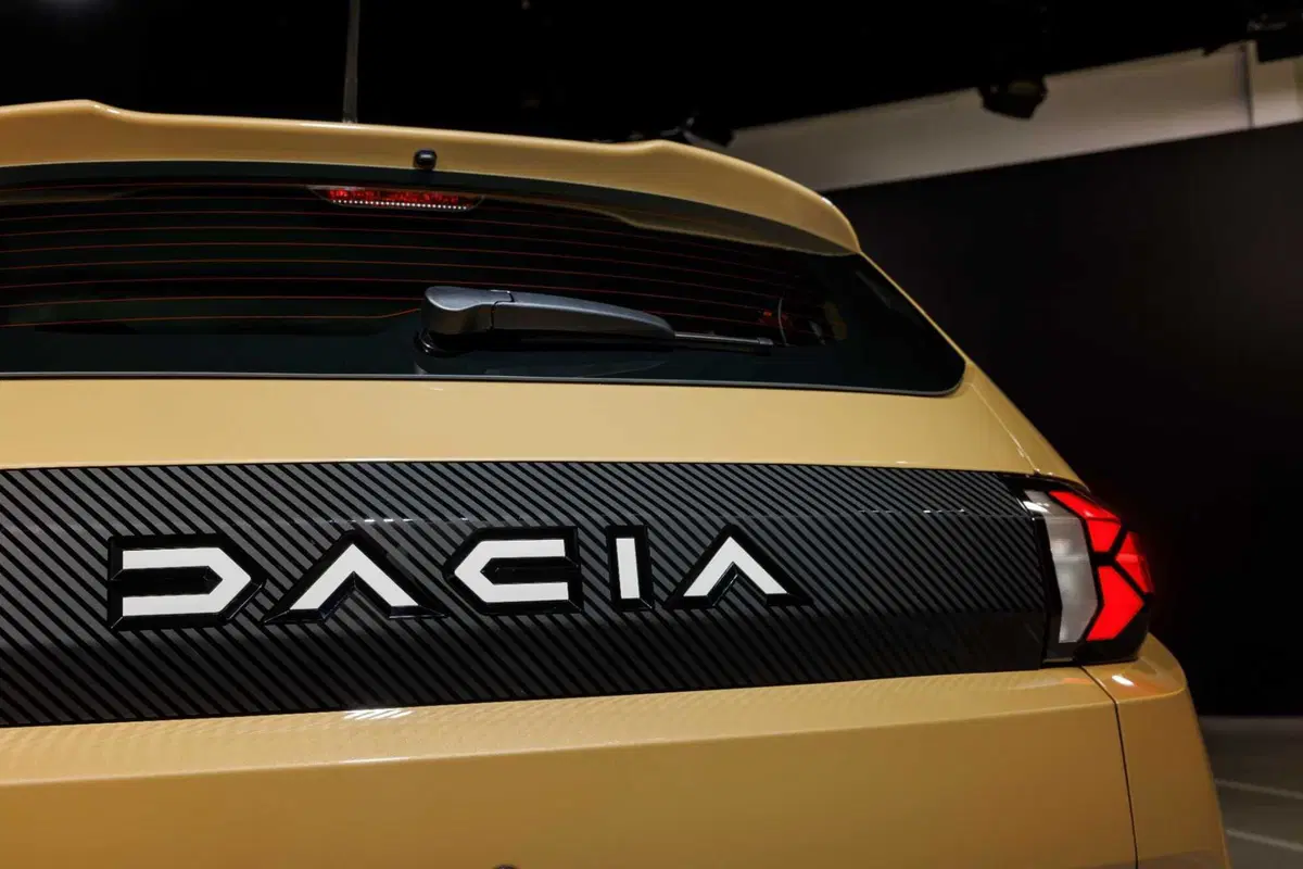 La nuova DACIA SPRING 2024: elettrica, prezzo basso, più digitale [VIDEO] (32)