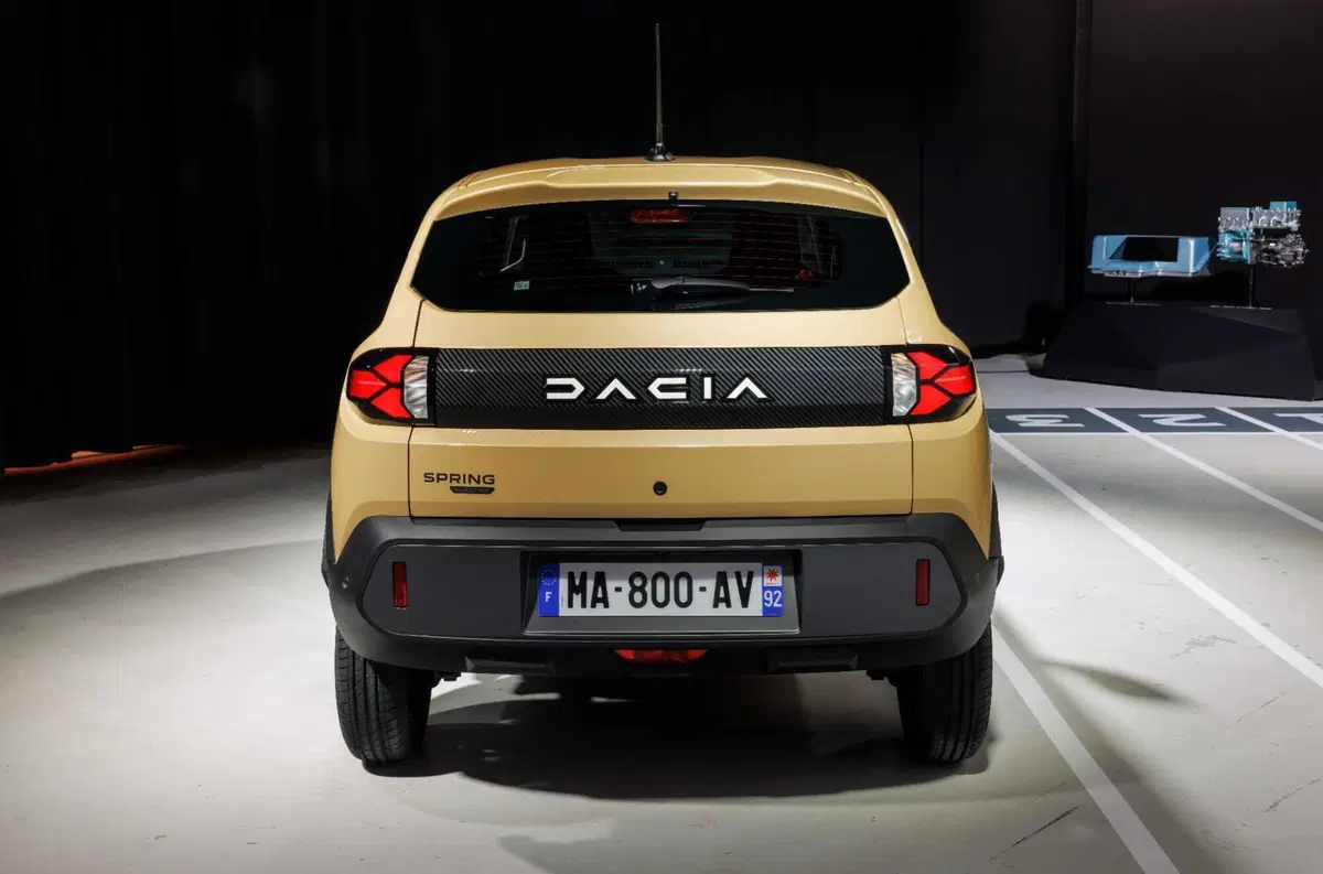 La nuova DACIA SPRING 2024: elettrica, prezzo basso, più digitale [VIDEO] (36)