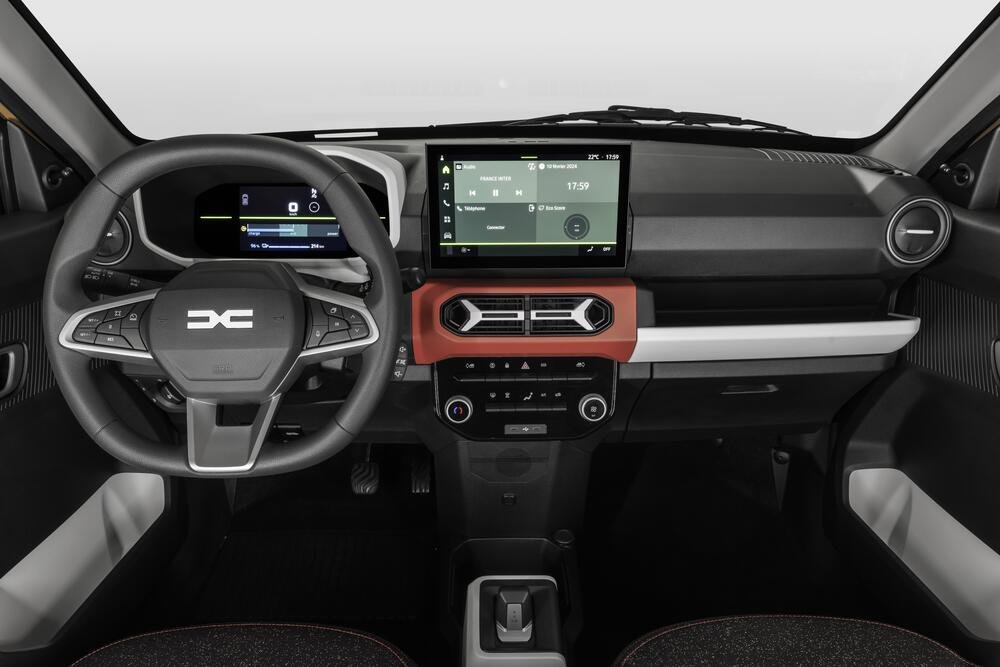 La plancia della nuova Dacia Spring 2024