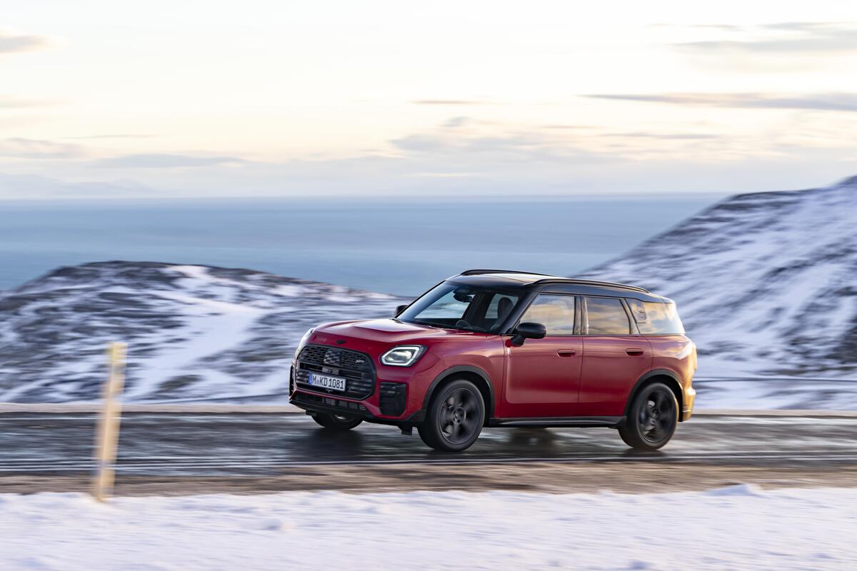 Nuova MINI Countryman JCW, tutti i dettagli sul crossover da 300 CV