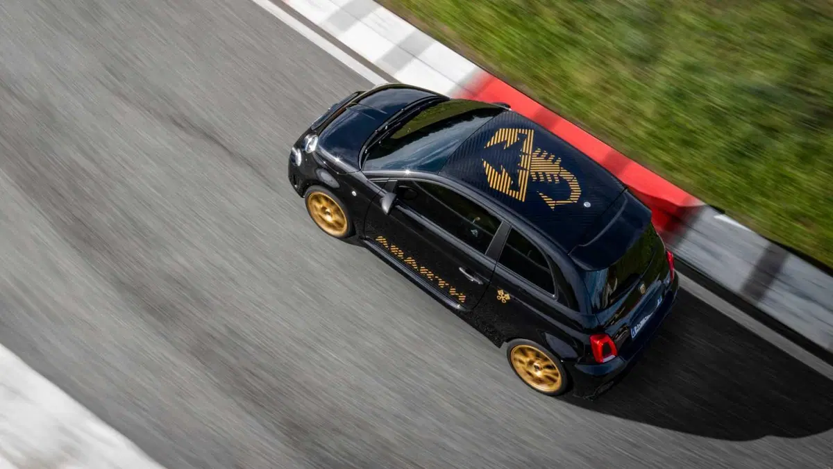 Abarth 695 1.4 t-jet 75° Anniversario 180cv (13)