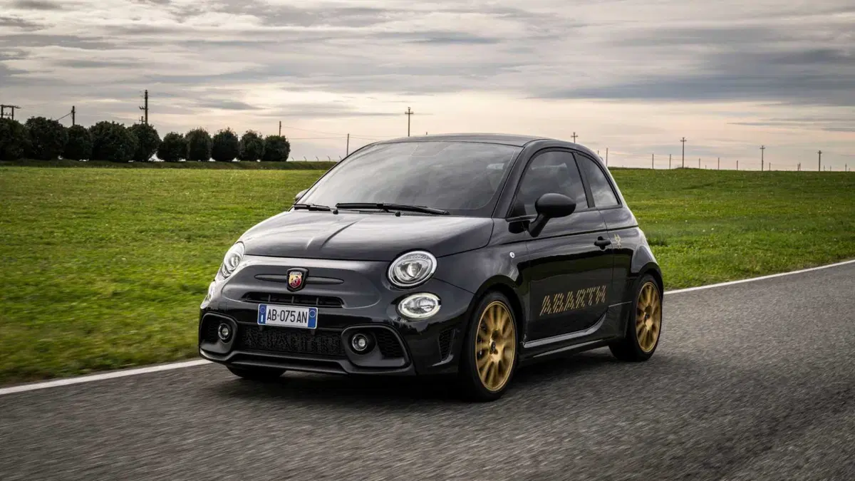 Abarth 695 1.4 t-jet 75° Anniversario 180cv (10)
