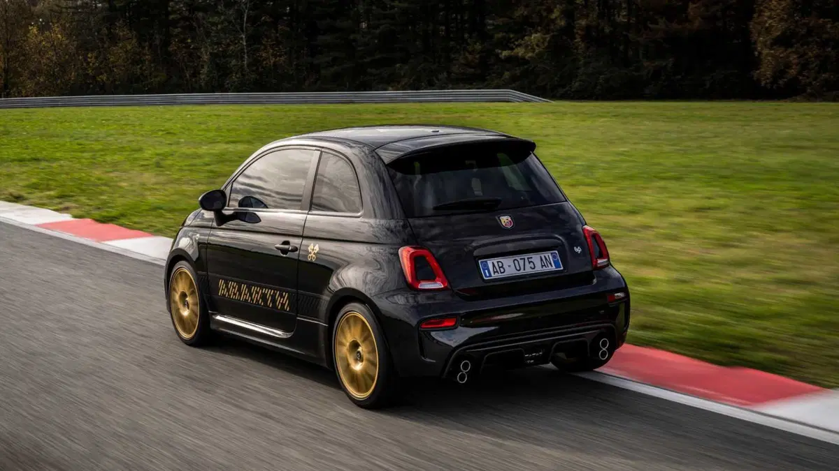 Abarth 695 1.4 t-jet 75° Anniversario 180cv (11)