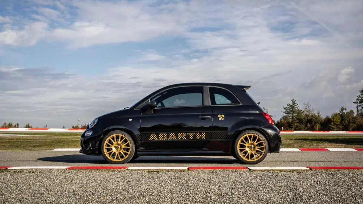 Abarth 695 1.4 t-jet 75° Anniversario 180cv (5)
