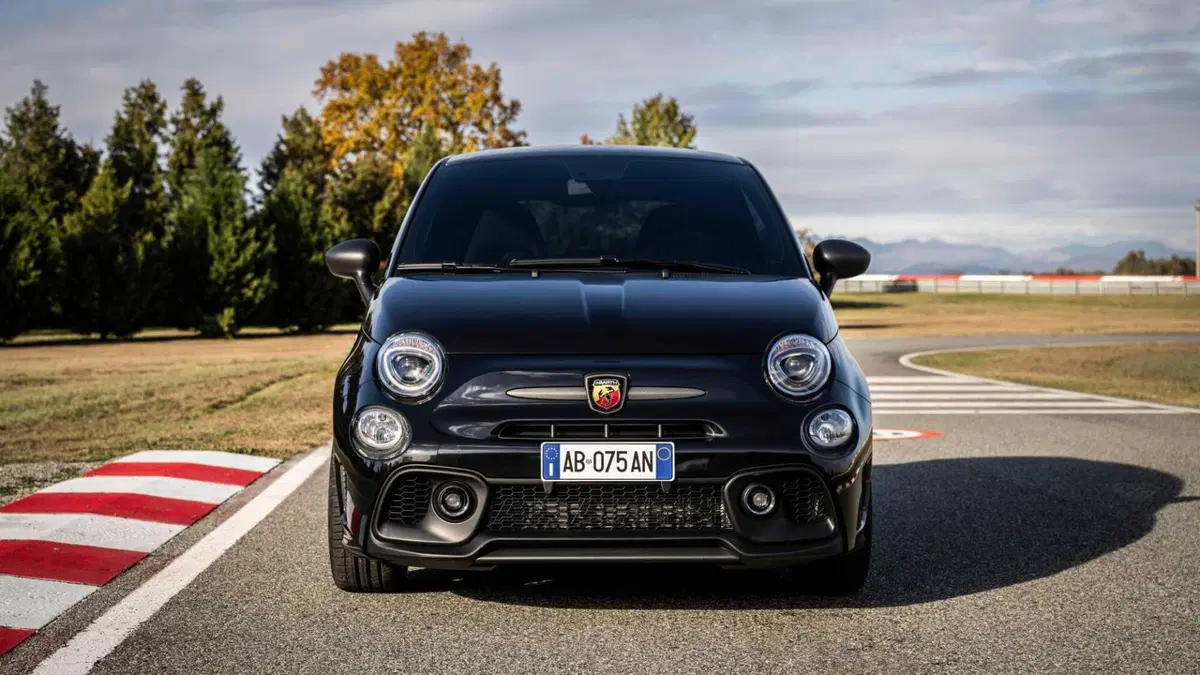 Abarth 695 1.4 t-jet 75° Anniversario 180cv (7)