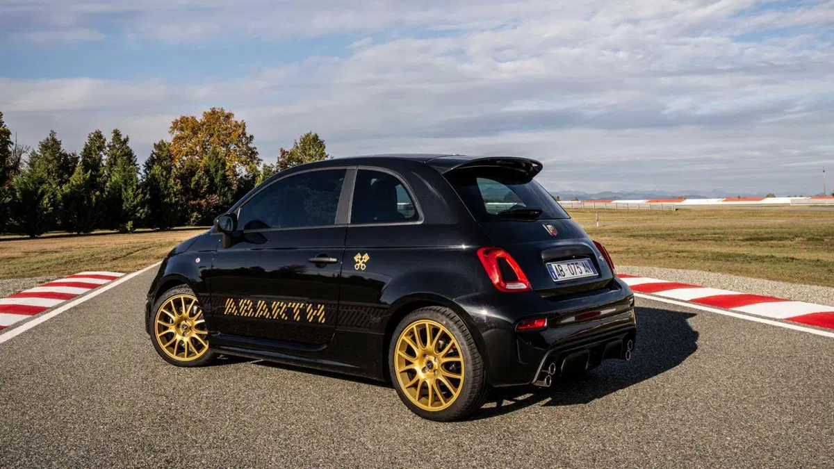 Abarth 695 1.4 t-jet 75° Anniversario 180cv (6)