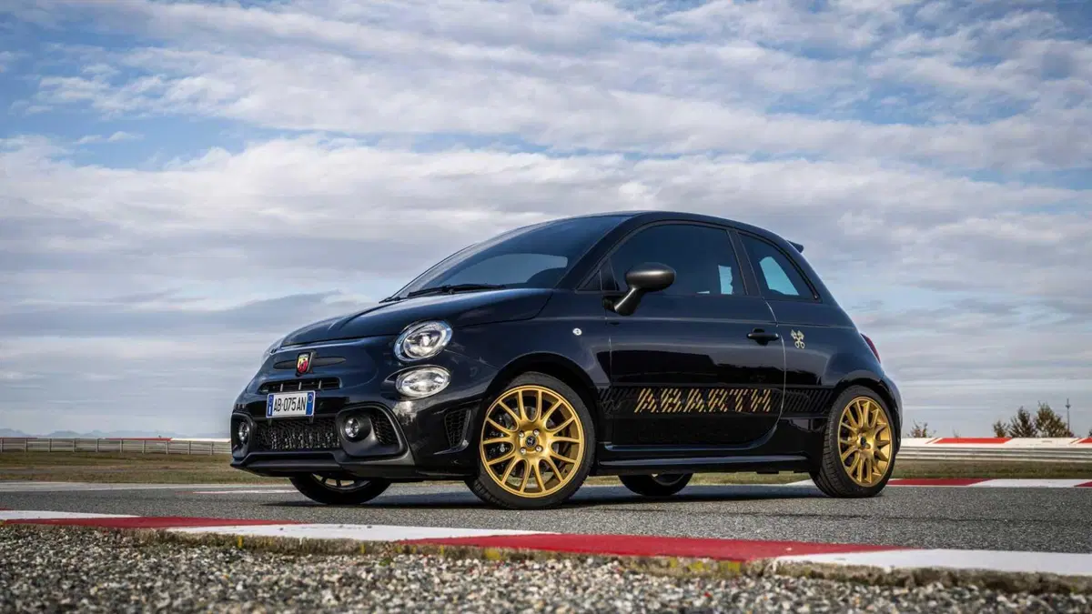 Abarth 695 1.4 t-jet 75° Anniversario 180cv (2)