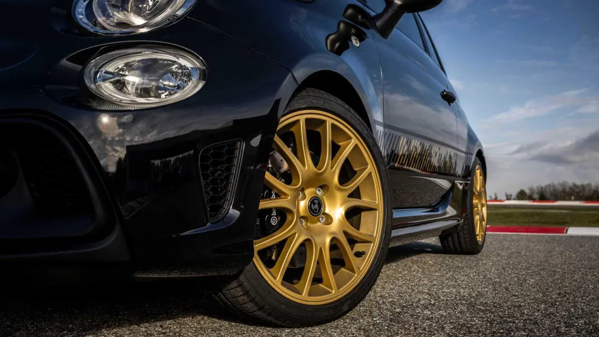 Abarth 695 1.4 t-jet 75° Anniversario 180cv (20)