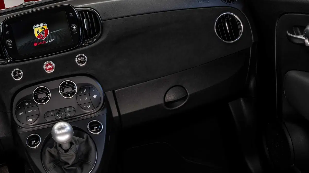 Abarth 695 1.4 t-jet 75° Anniversario 180cv (19)