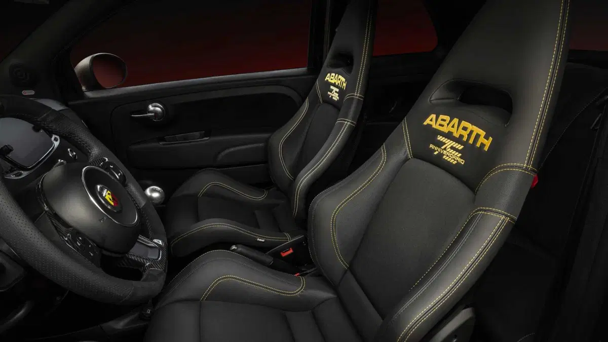 Abarth 695 1.4 t-jet 75° Anniversario 180cv (18)