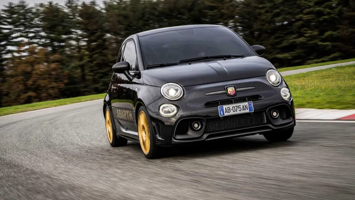 Abarth 695 1.4 t-jet 75° Anniversario 180cv (8)