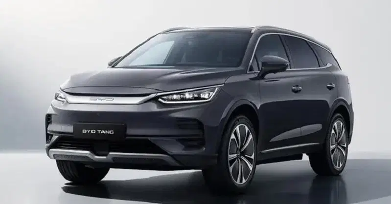BYD: a Ginevra debutta anche una plug-in, la Seal U DM benzina ricaricabile