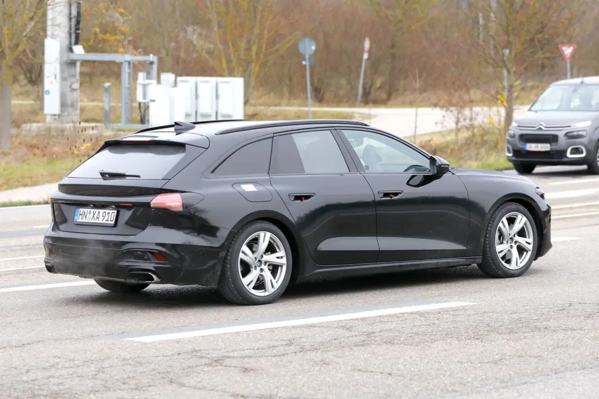 Audi A5 Avant, ecco la nuova generazione [Foto Spia] (10)
