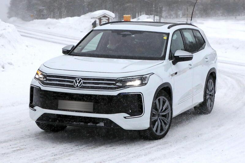 Nuova Volkswagen Tayron, il Suv a sette posti arriver&agrave; nel 2025 [Foto Spia]