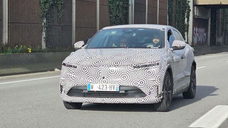 Renault Megane E-Tech: &egrave; tempo di restyling [Foto Spia]