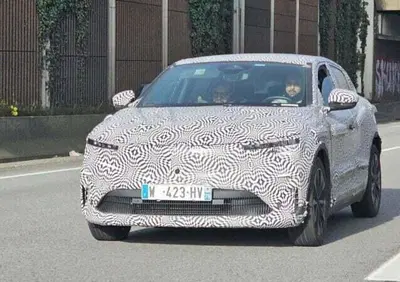 Renault Megane E-Tech: è tempo di restyling [Foto Spia]