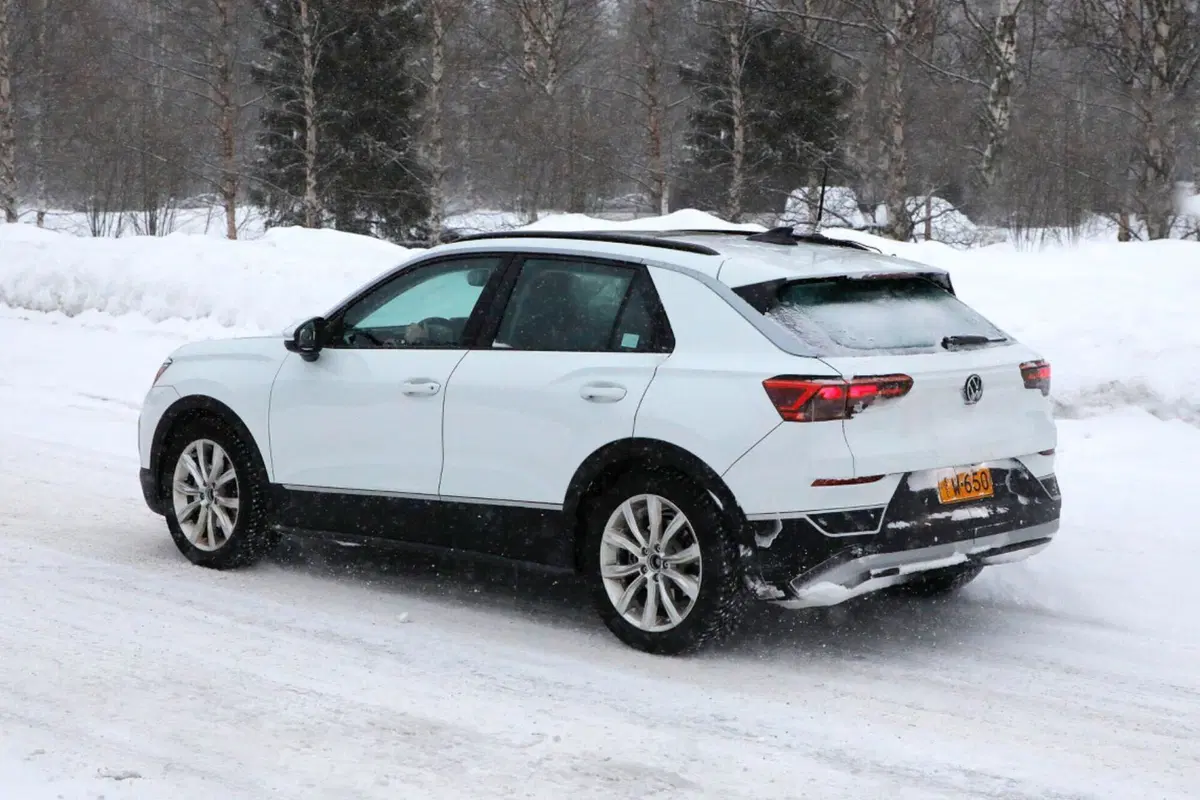 Volkswagen T-Roc, ecco la nuova generazione [Foto Spia] (3)