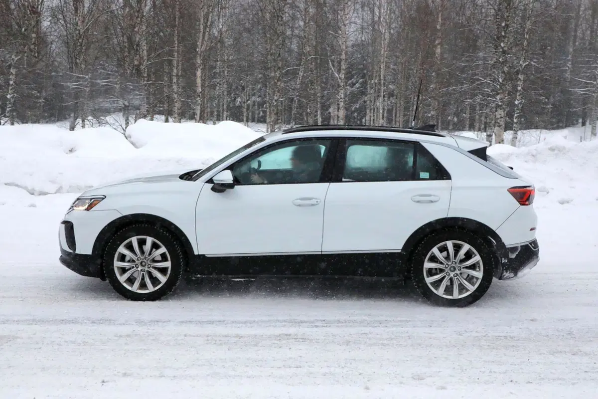 Volkswagen T-Roc, ecco la nuova generazione [Foto Spia] (5)