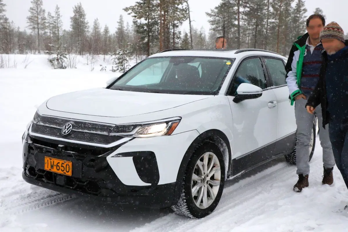Volkswagen T-Roc, ecco la nuova generazione [Foto Spia] (8)