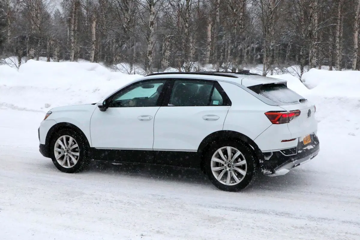 Volkswagen T-Roc, ecco la nuova generazione [Foto Spia] (9)