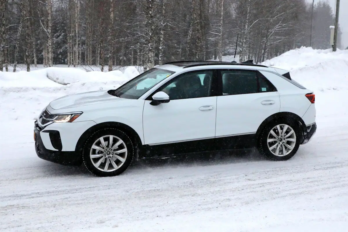 Volkswagen T-Roc, ecco la nuova generazione [Foto Spia] (10)