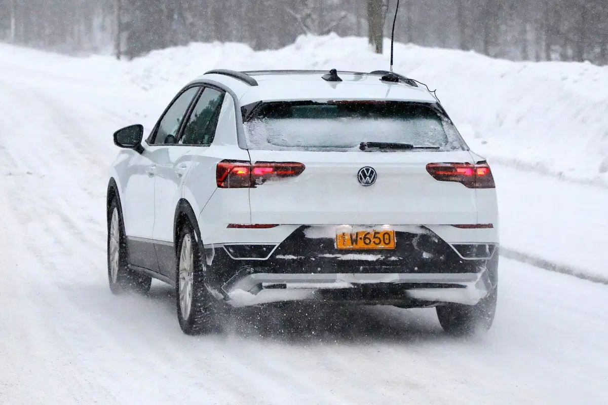 Volkswagen T-Roc, ecco la nuova generazione [Foto Spia] (12)