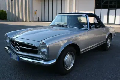 Mercedes-Benz 280 SL pagoda d'epoca del 1968 a Viadana