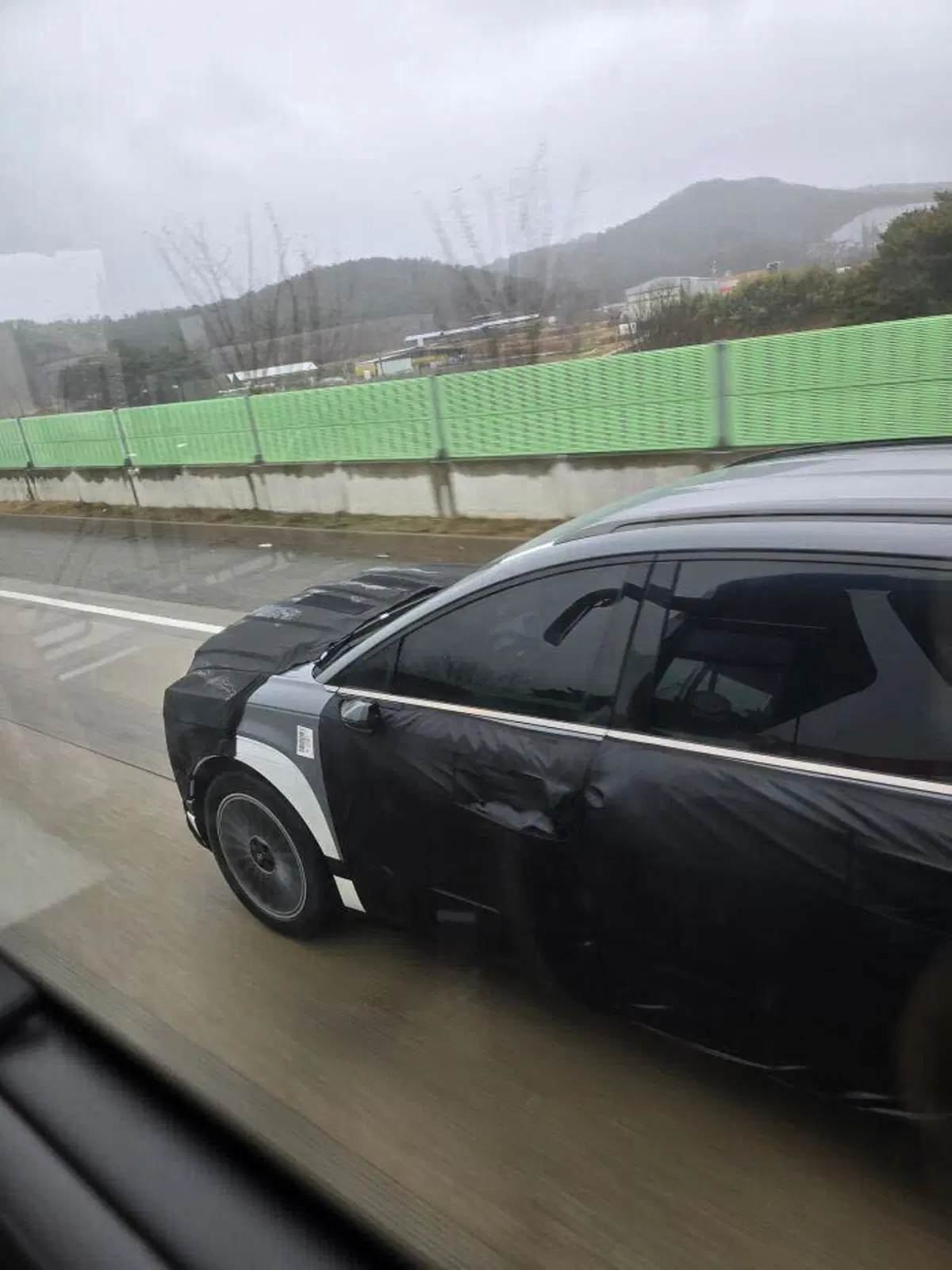 Hyundai Ioniq 7: a giugno arriva la coreana a sette posti (3)