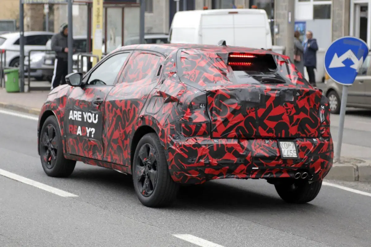 Alfa Romeo Milano: avvistato il prototipo a benzina [Foto Spia] (7)