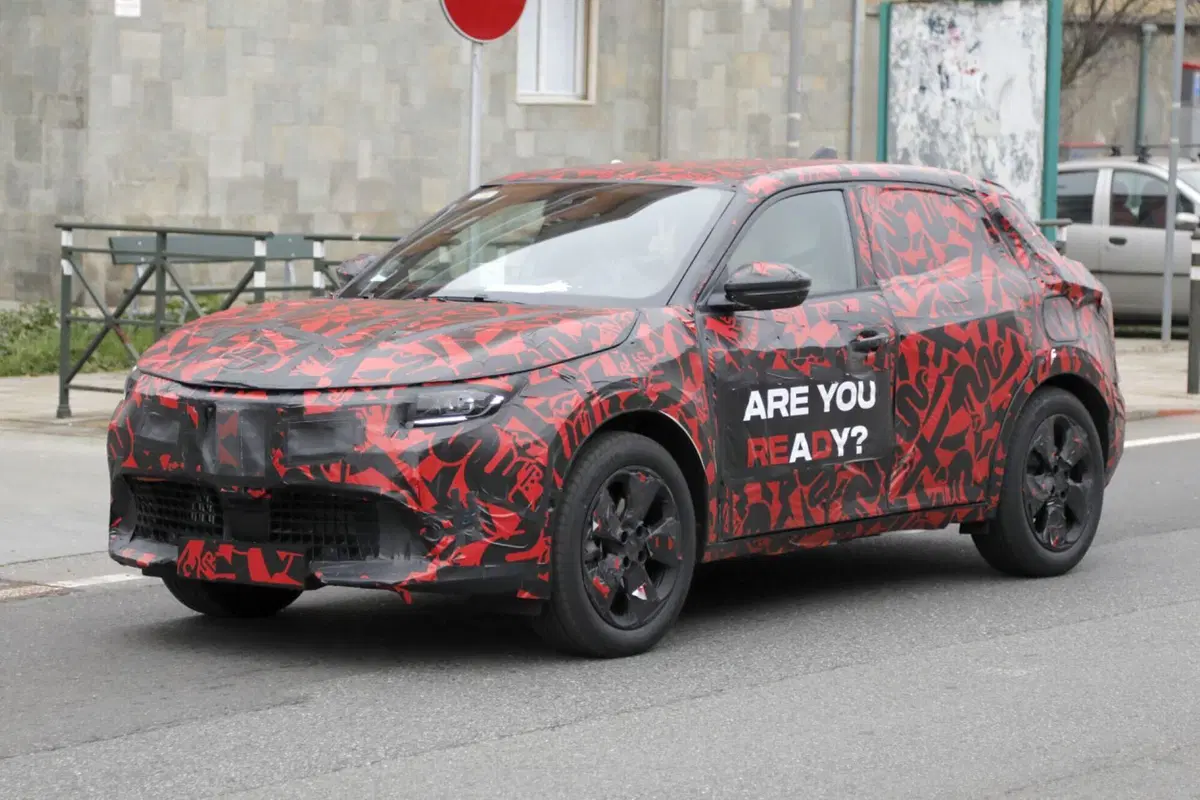 Alfa Romeo Milano: avvistato il prototipo a benzina [Foto Spia] (8)