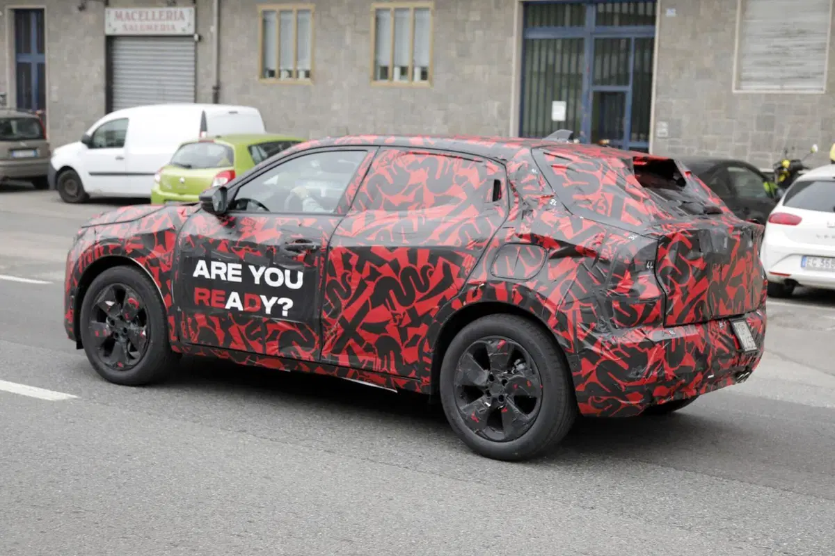 Alfa Romeo Milano: avvistato il prototipo a benzina [Foto Spia] (10)