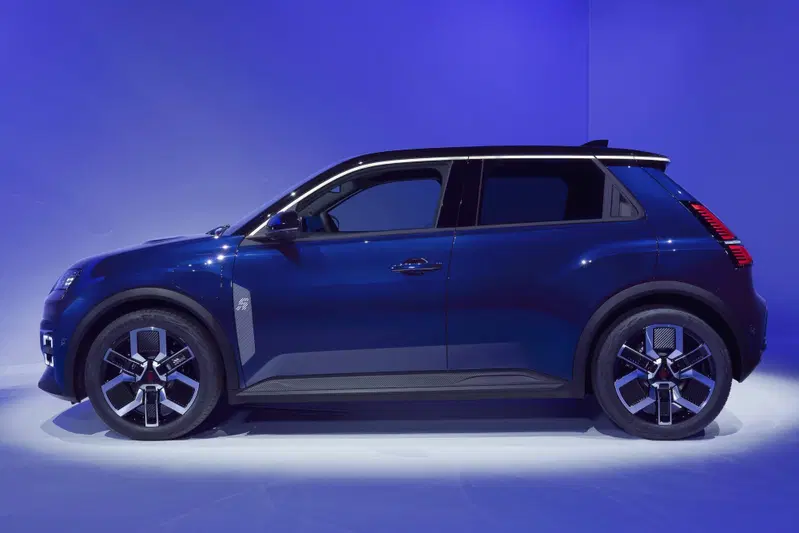 Il profilo della Renault 5 E-Tech