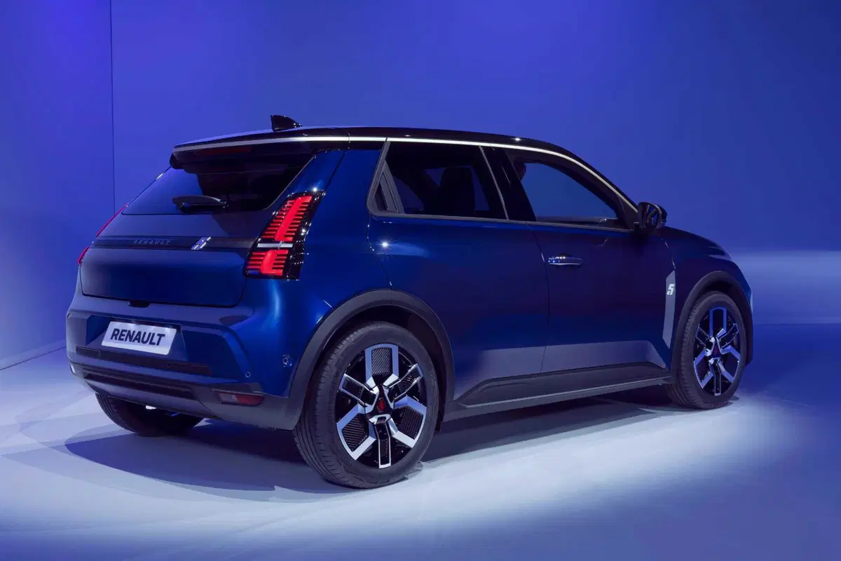 Nuova Renault 5 E-Tech: l'elettrica pop è finalmente arrivata! (14)