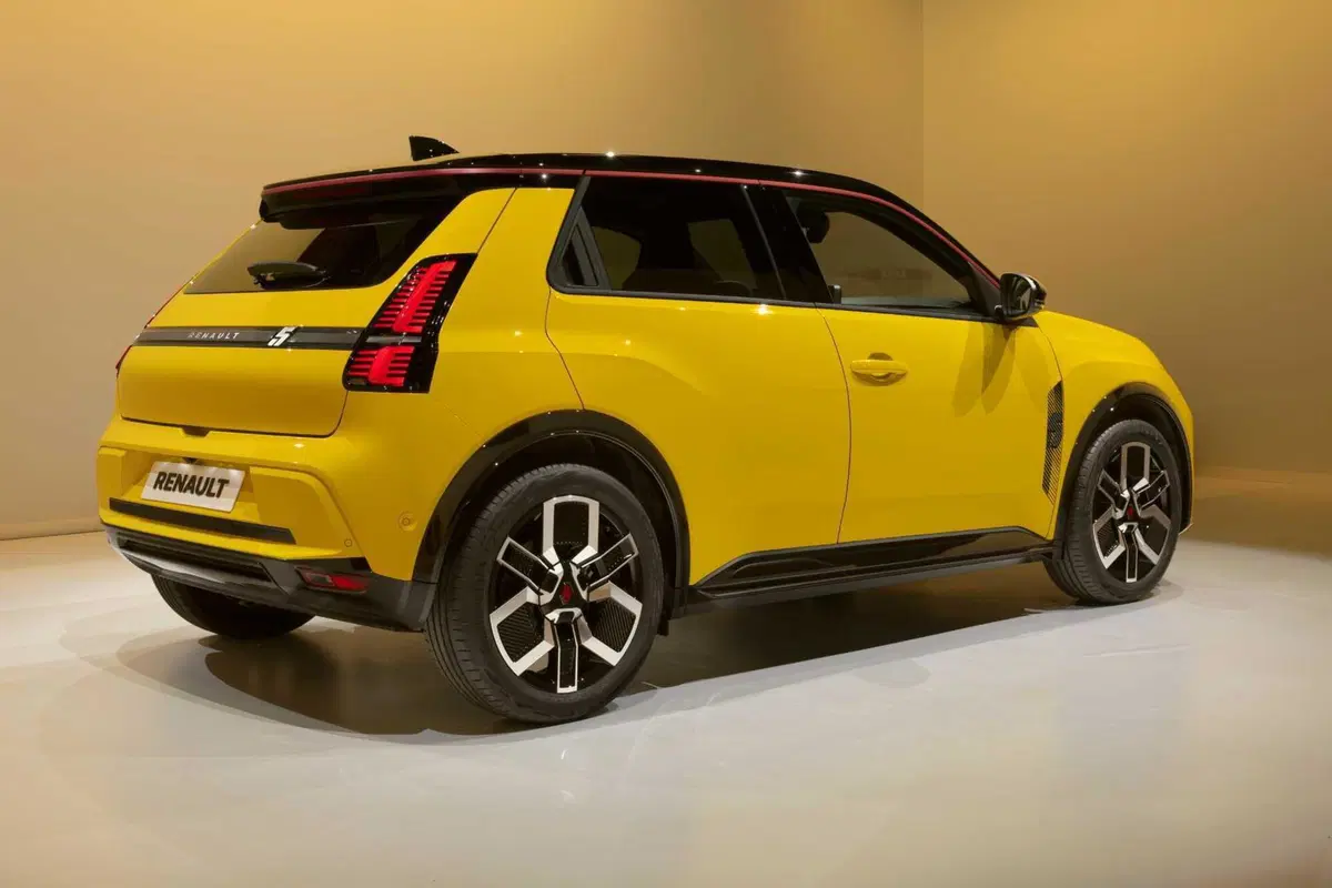 Nuova Renault 5 E-Tech: l'elettrica pop è finalmente arrivata! (2)