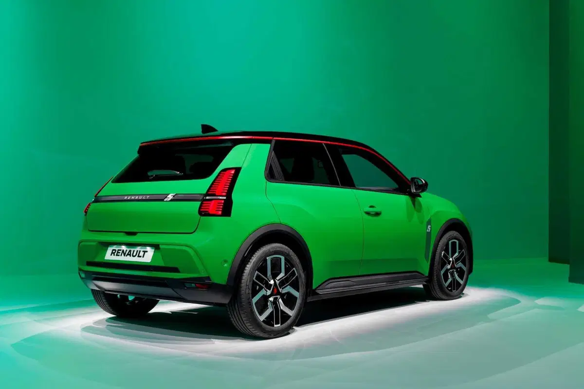 Nuova Renault 5 E-Tech: l'elettrica pop è finalmente arrivata! (17)
