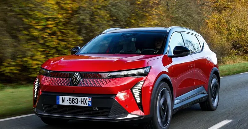 Renault Sc&eacute;nic &egrave; Car of The Year 2024. L'annuncio a Ginevra 
