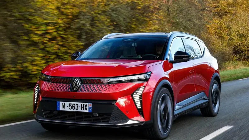 Renault Sc&eacute;nic &egrave; Car of The Year 2024. L'annuncio a Ginevra 