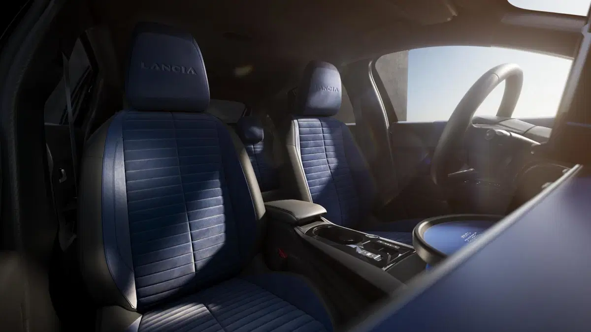 Lancia Ypsilon 51kWh Edizione Limitata Cassina (14)