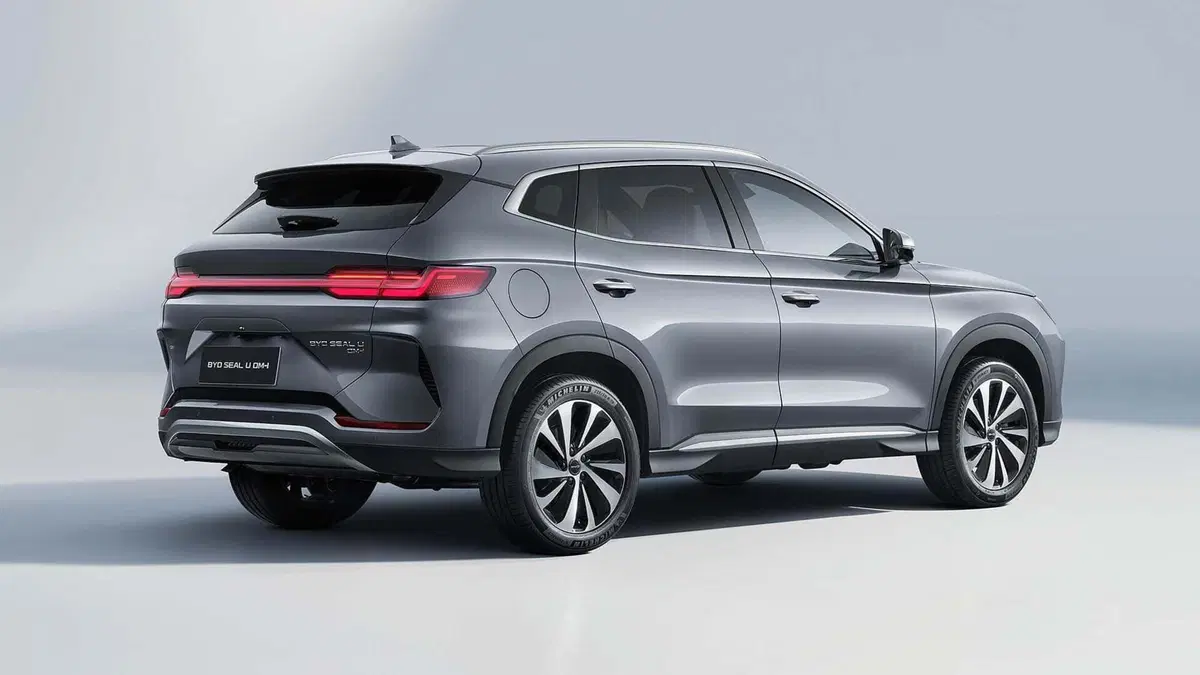 BYD Seal U DM-i, l'ibrida plug-in debutta al Salone di Ginevra 2024 (2)