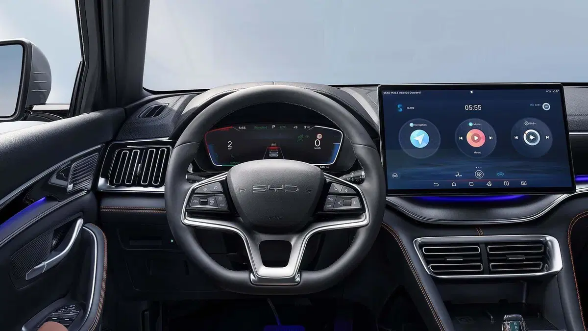 BYD Seal U DM-i, l'ibrida plug-in debutta al Salone di Ginevra 2024 (4)