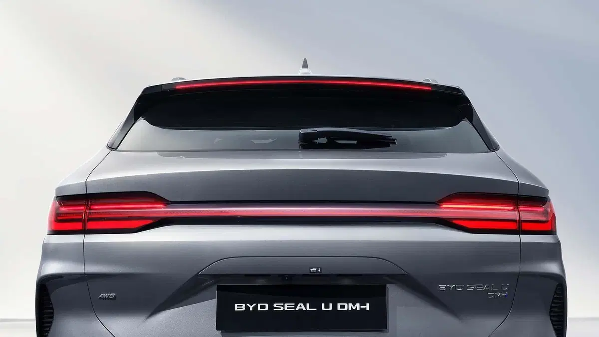 BYD Seal U DM-i, l'ibrida plug-in debutta al Salone di Ginevra 2024 (5)
